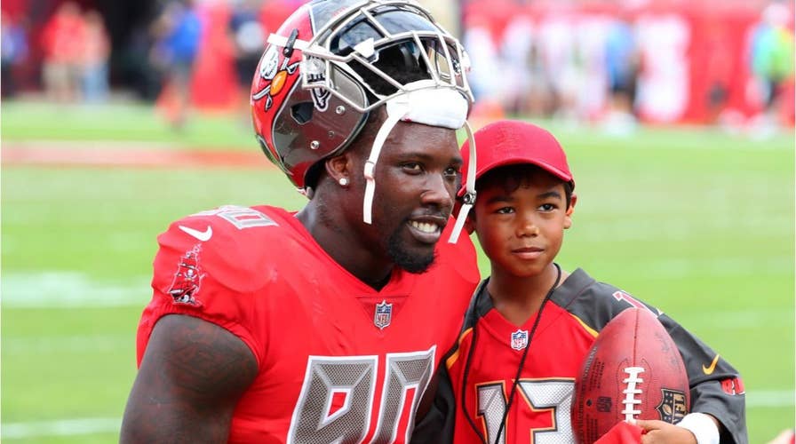 Tampa Bay Buccaneers' Jason Pierre-Paul suffers fractured neck in car crash
