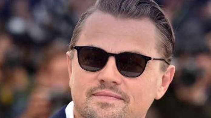 Photo Of Leonardo Dicaprio Getting Hit In The Face With Volleyball Goes Viral Fox News Dicaprio has gone from relatively humble beginnings, as a supporting cast member of the sitcom проблемы роста (1985) and low budget horror movies few actors in the world have had a career quite as diverse as leonardo dicaprio's. photo of leonardo dicaprio getting hit