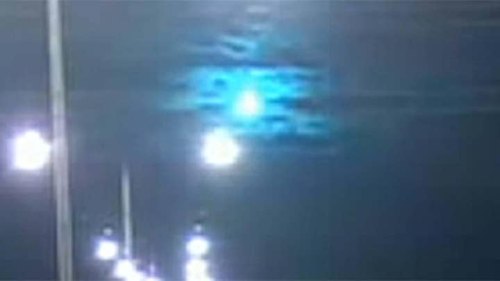Raw video: Meteor lights up the night sky above Alice Springs, Australia