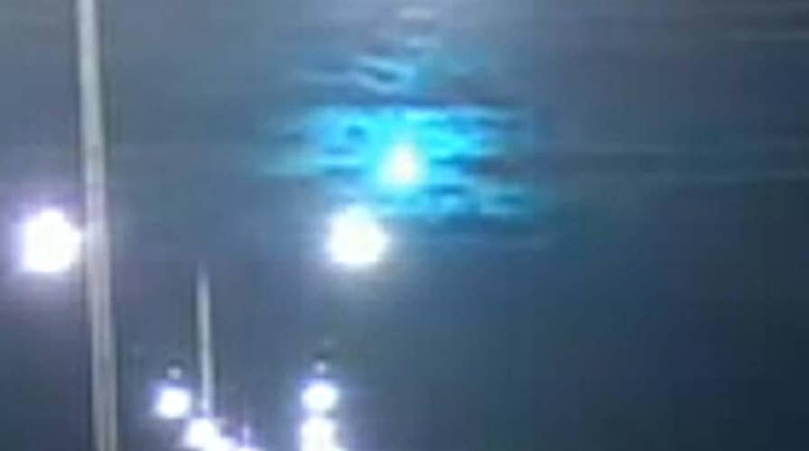 Raw video: Meteor lights up the night sky above Alice Springs, Australia