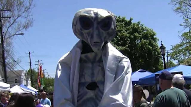 'Tucker Carlson Tonight' heads to a UFO fair to investigate the ...