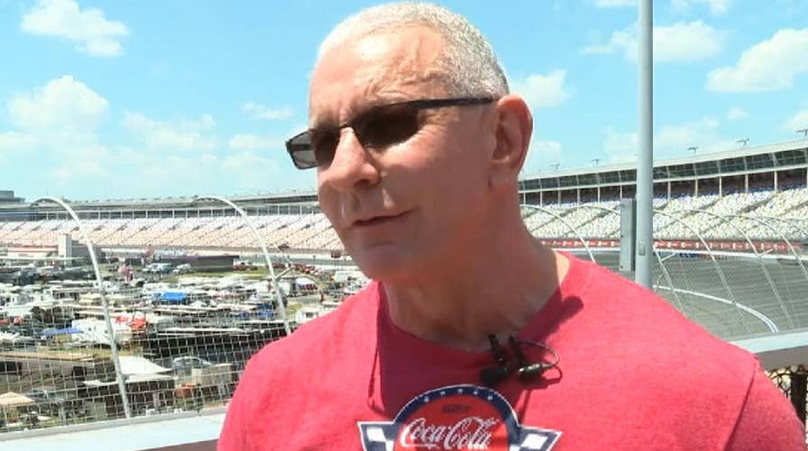 Chef Robert Irvine gives back to Gold Star families