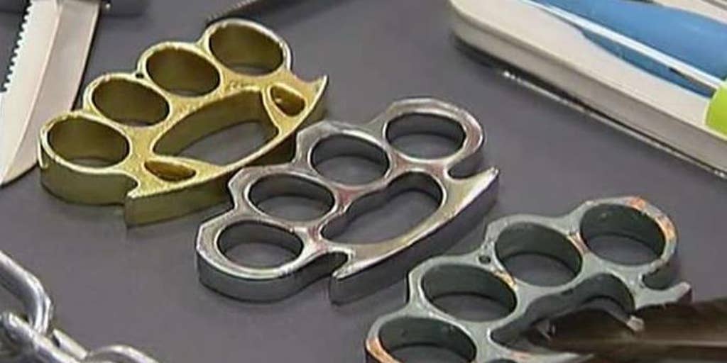 Texas legalizes the carrying of brass knuckles