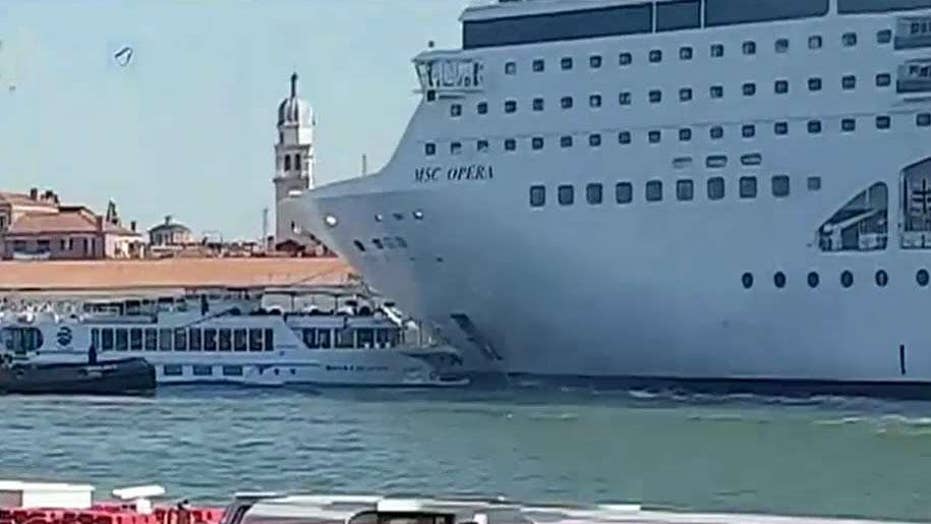 cruise ship hits dock 2023