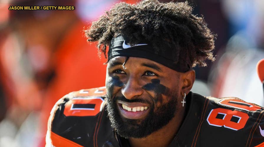 Daughter of Cleveland Browns wide receiver has adorable encounter with fawn