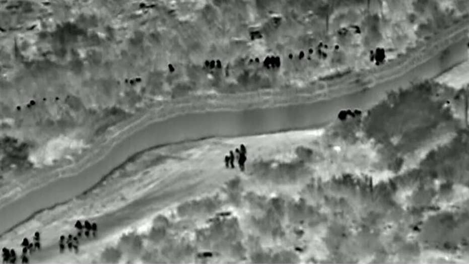 Káº¿t quáº£ hÃ¬nh áº£nh cho Footage shows migrants walking around border wall to enter US