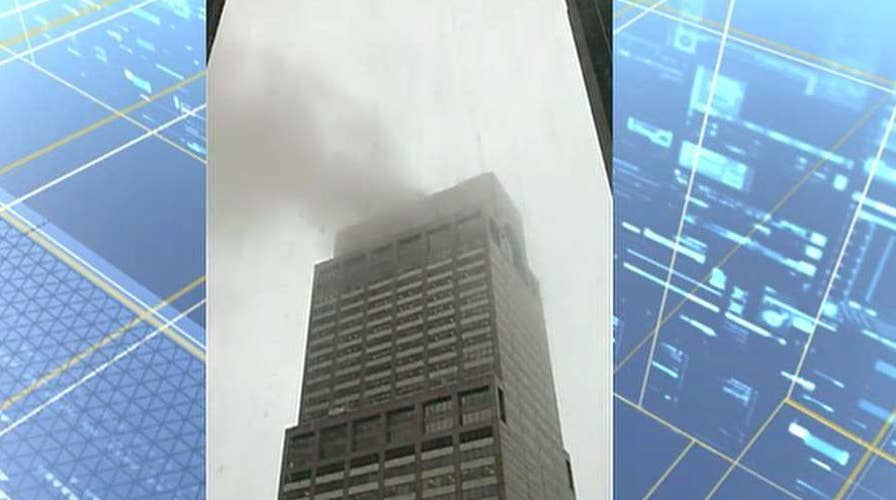 Amateur cell phone video captures smoke from Manhattan high-rise rooftop after helicopter crash-landing