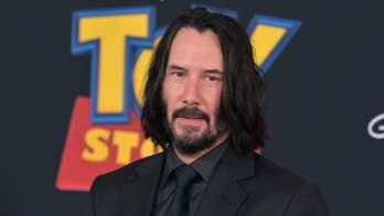 Keanu Reeves leaves fan sweet note on the way to set in Louisiana: 'You're breathtaking!'