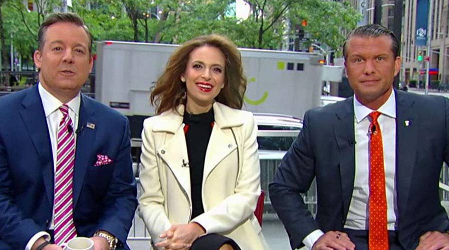 Will Elizabeth Warren steal the spotlight on the Democratic debate stage?