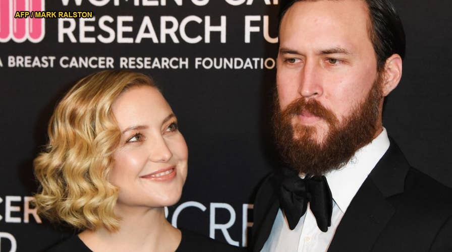 Kate Hudson poses with boyfriend, all 3 kids in rare family photo
