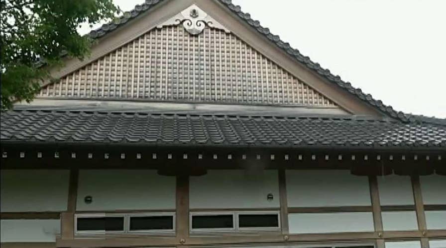 Tucker Carlson visits a temple in Kyoto, Japan