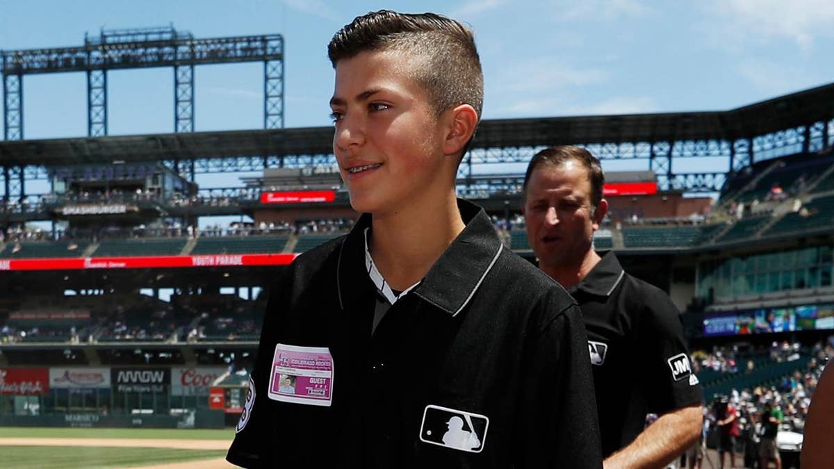 MLB umpire honors teen ump whose call led to a youth baseball game