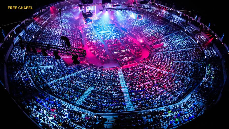More Than 12 000 High School Students Pack Stadium For Jesus Raise 57g For Abused Women Homeless Fox News