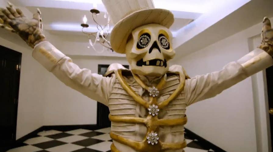 Costume reveal for 'The Masked Singer'; Taylor Swift back on top