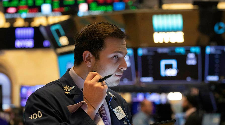 Dow crosses 27,00 for the first time
