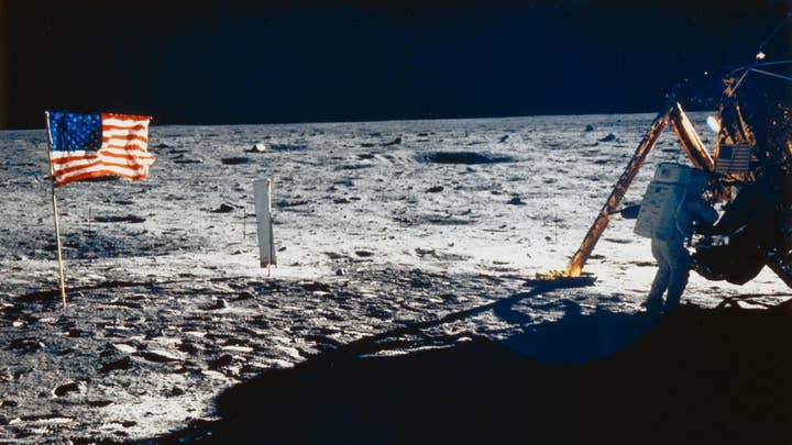 Buzz Aldrin’s backup recounts Mission Control during Apollo 11