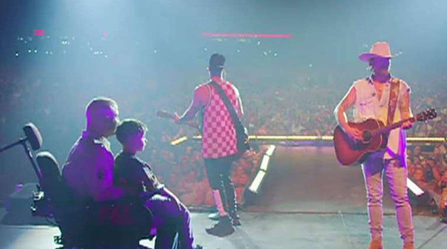 Fox News' Jennifer Griffin presents wheelchair to veteran at Florida Georgia Line concert