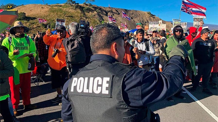 Hawaiian police reportedly arresting demonstrators protesting construction of telescope
