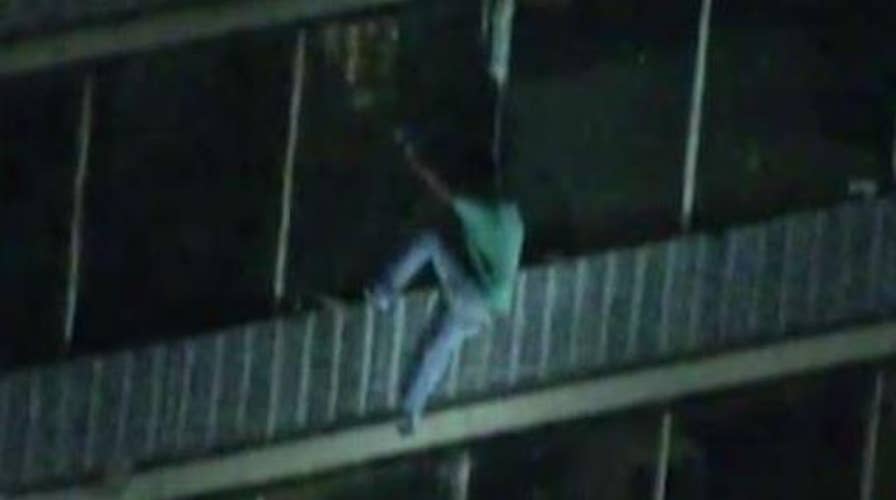 Man escapes apartment fire by scaling down 19-story building in Philadelphia