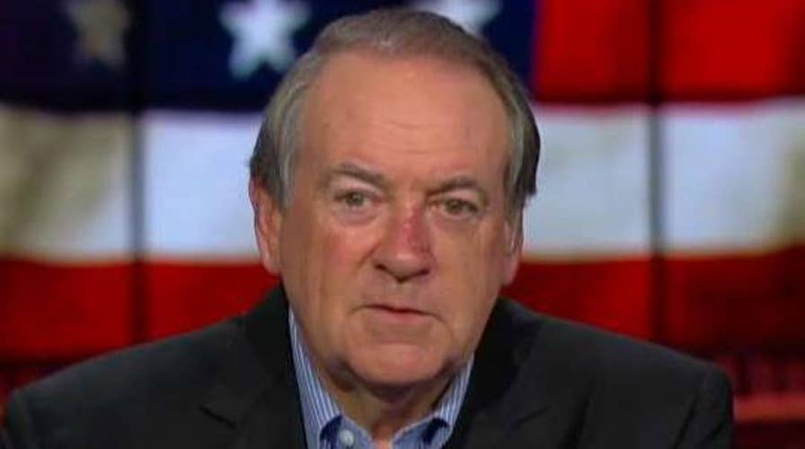Mike Huckabee defends President Trump: A person doesn't suddenly become a racist at age of 72