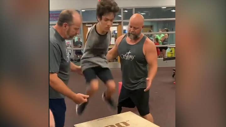 Raw video: Teen athlete without arms performs twenty inch box jump
