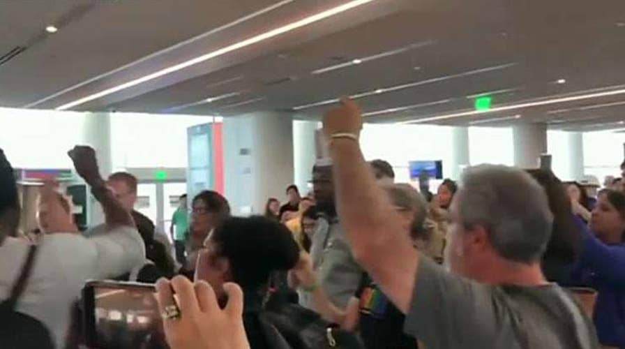Leftist mob confronts Sen. Ted Cruz at airport