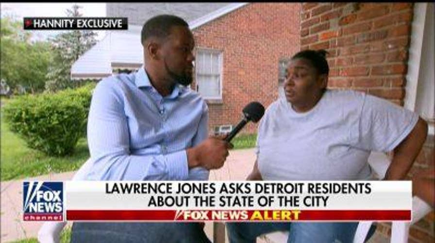 Lawrence Jones talks to Detroit residents