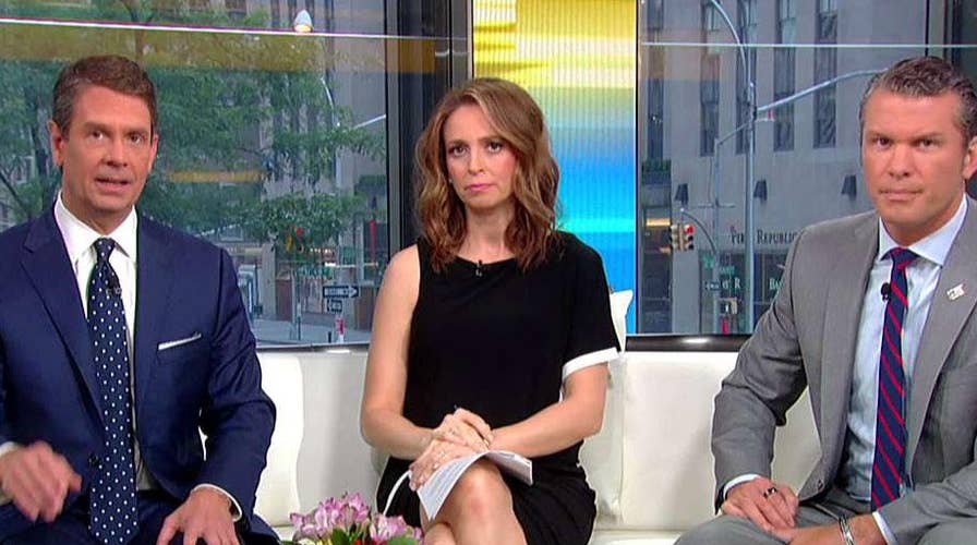 Smugglers caught dismantling border fence