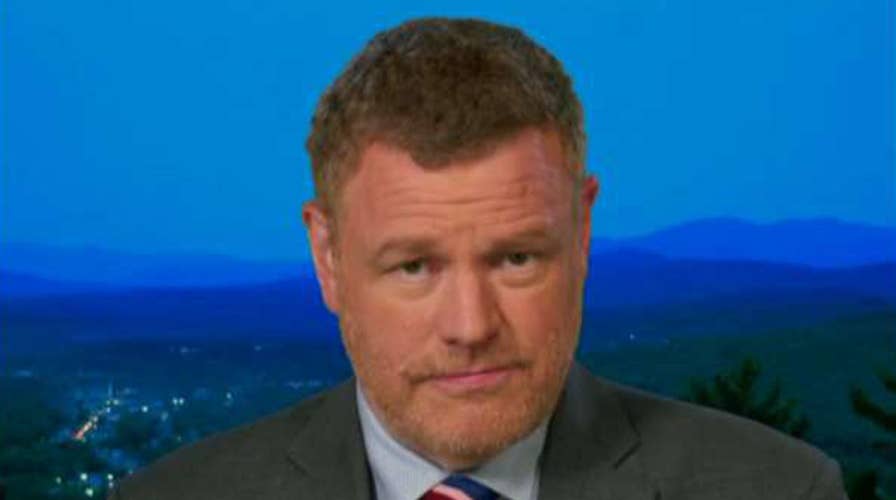 Mark Steyn reacts to socialist convention, 'jazz hands' instead of clapping