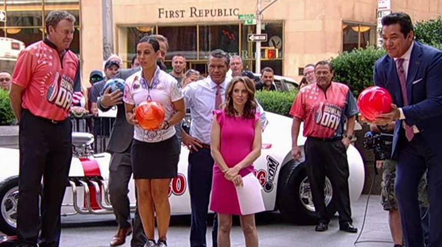 'Fox & Friends' get tips from professional bowlers