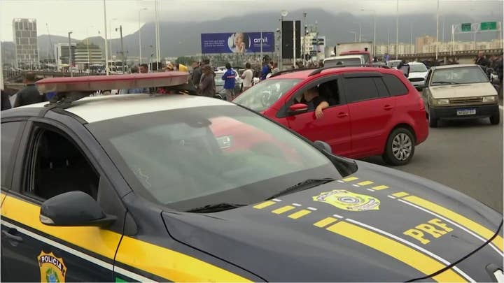 Brazil police: An armed man held dozens hostage on bus in Rio de Janeiro