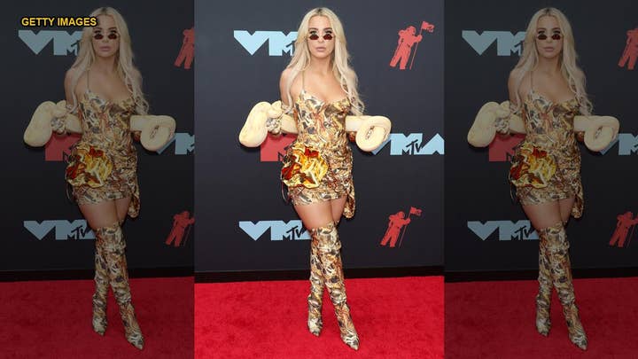 YouTube star Tana Mongeau stirs up controversy bringing live snake to VMA red carpet