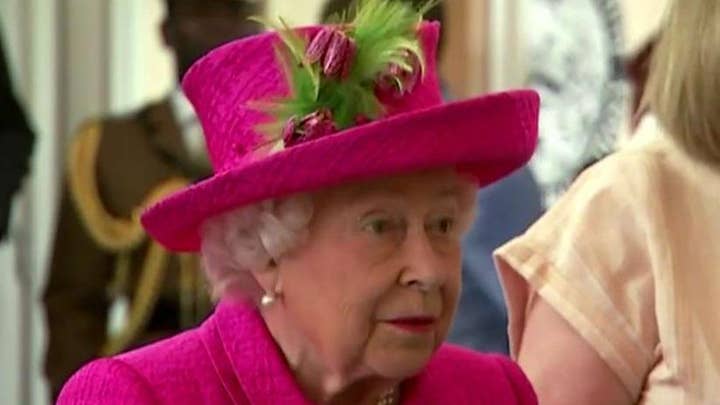 Queen Elizabeth approves PM Boris Johnson's request to suspend Parliament amid growing Brexit crisis