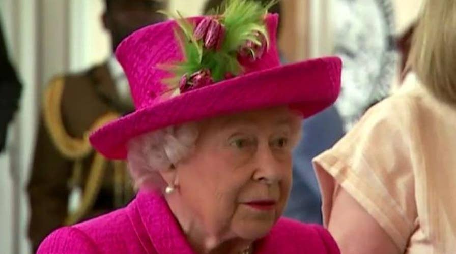 Queen Elizabeth approves PM Boris Johnson's request to suspend Parliament amid growing Brexit crisis