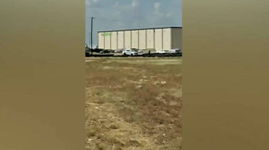 Texas police pursue suspect in deadly shooting