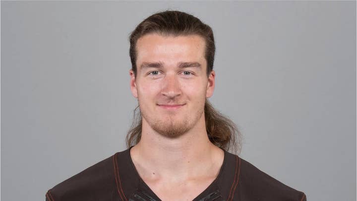 Undrafted rookie, Jamie Gillan, discovers he made Cleveland Browns roster while at bar with dad