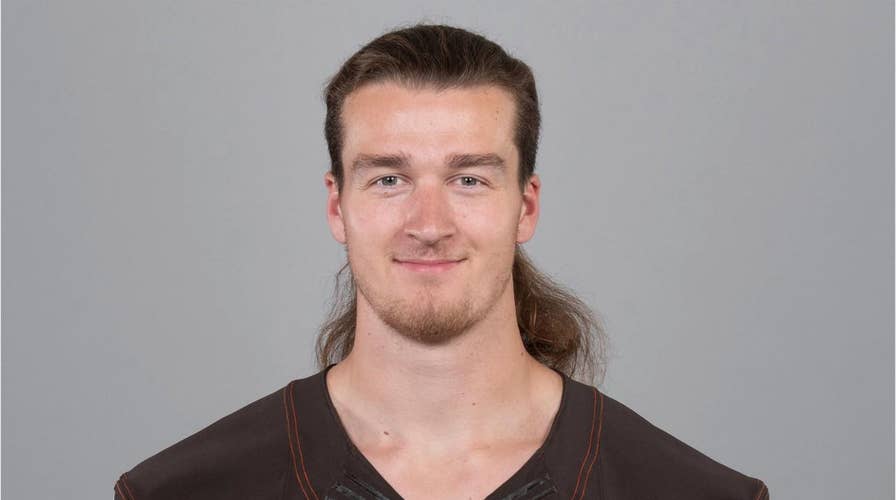 Undrafted rookie, Jamie Gillan, discovers he made Cleveland Browns roster while at bar with dad