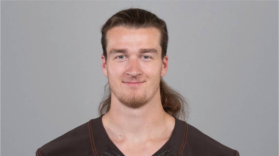 Undrafted rookie, Jamie Gillan, discovers he made Cleveland Browns roster while at bar with dad