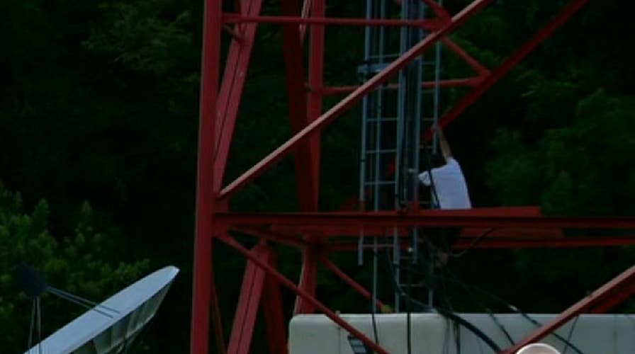 Florida man talked down and arrested after climbing microwave tower
