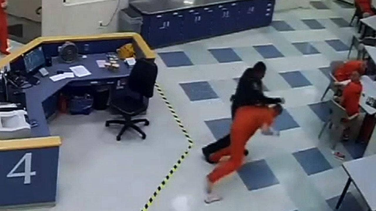 Oregon man who attacked jail guard on video, burglarized house sentenced to  prison