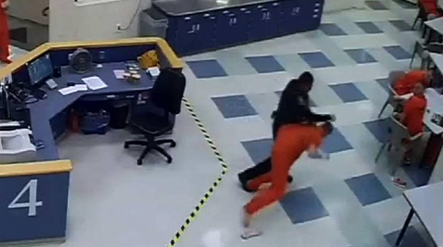 Raw Video: Inmate assaults sheriff's deputy at Oregon jail