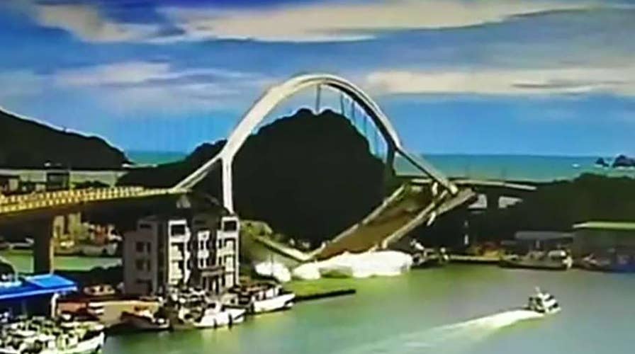 Taiwan Arch Bridge Collapses, At Least 10 Injured As Divers Search For ...