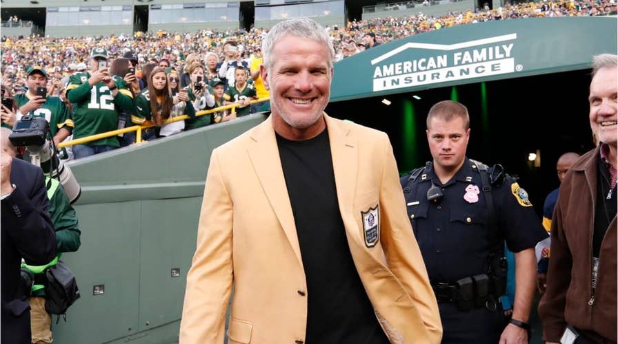 Brett Favre offers advice to Buffalo Bills' Josh Allen after quarterback took brutal blow to head