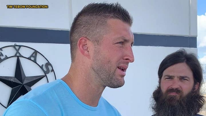 Tim Tebow pays surprise visit to Texas maximum-security prison