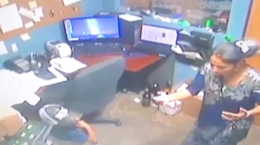 Colorado woman has child help in robbing liquor store