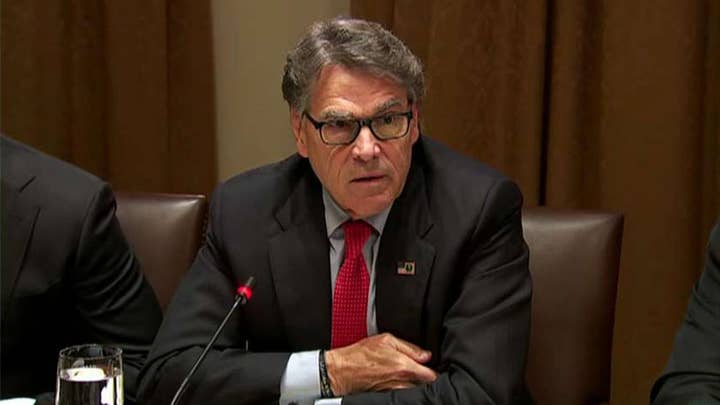 Rick Perry announces plans to resign as energy secretary