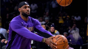 Lakers' LeBron James disses heckler during game in Chicago