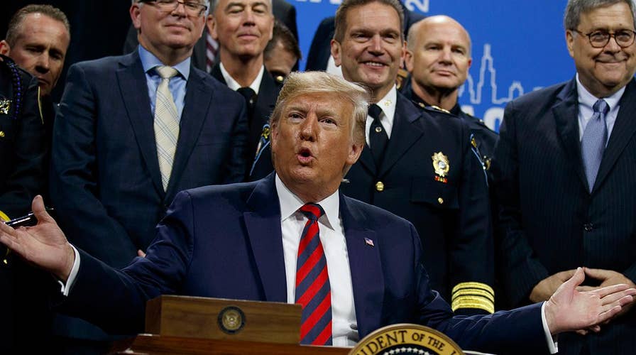 Trump signs executive order to address Chicago crime