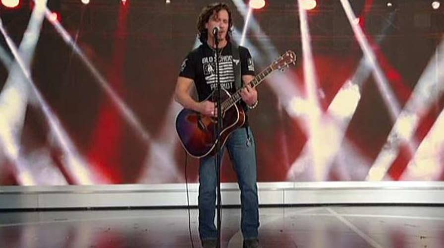 Navy veteran performs song on 'Fox & Friends'