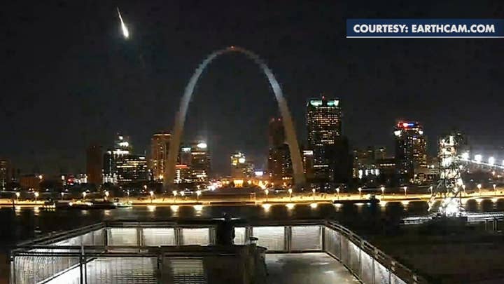 Meteor flashes across the sky over St. Louis 